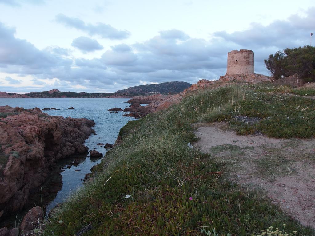 Isola Rossa Appartamenti Superior ภายนอก รูปภาพ